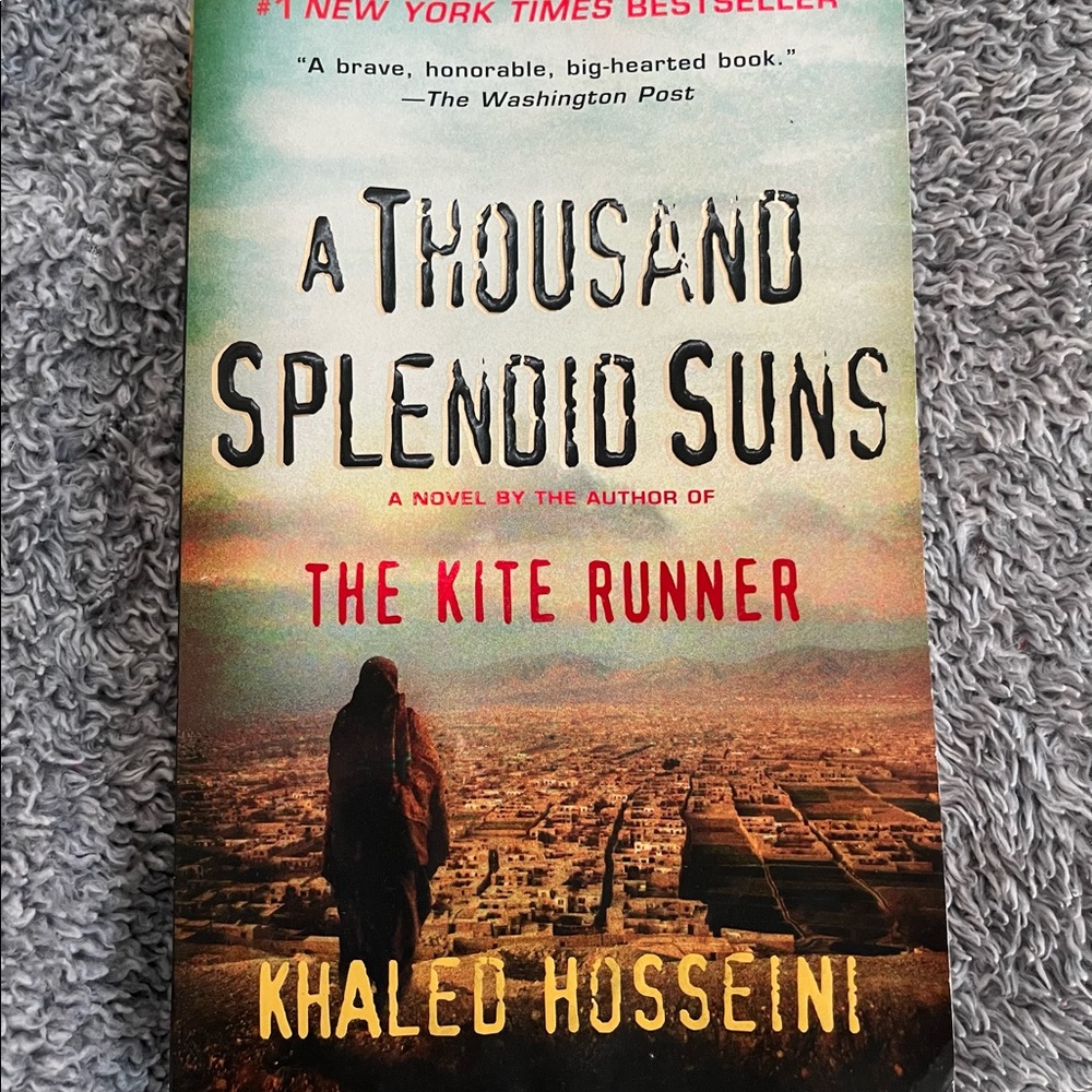 A Thousand Splendid Suns book